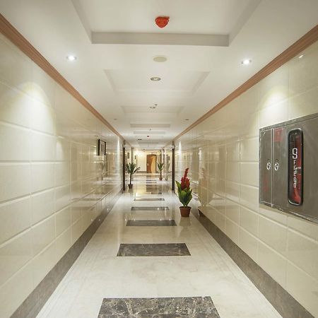 Al Ezzah Palace Hotel Suites เจดดาห์ ภายนอก รูปภาพ