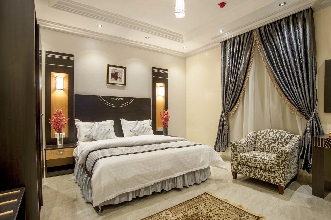 Al Ezzah Palace Hotel Suites เจดดาห์ ภายนอก รูปภาพ