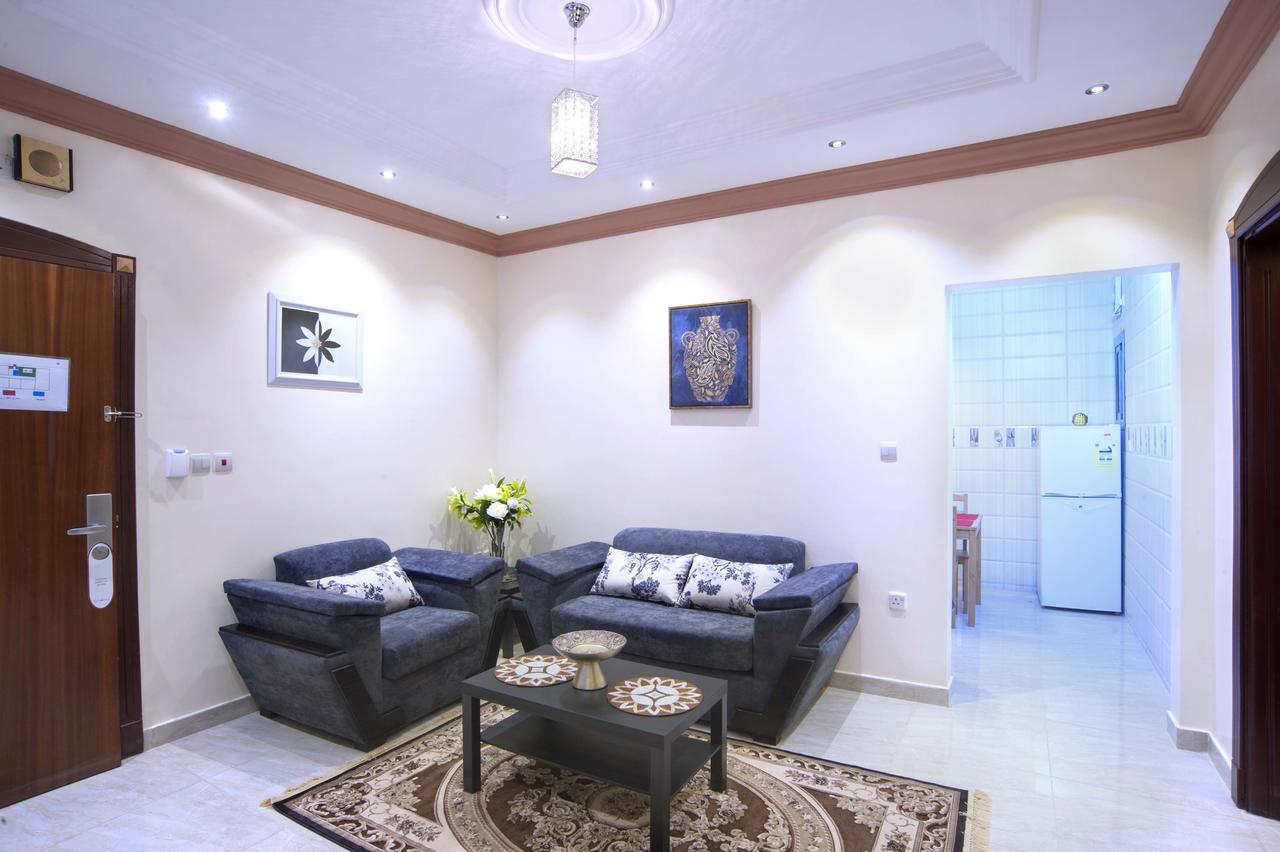 Al Ezzah Palace Hotel Suites เจดดาห์ ภายนอก รูปภาพ