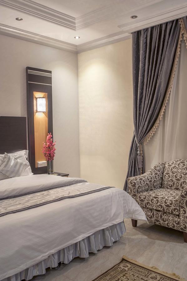 Al Ezzah Palace Hotel Suites เจดดาห์ ภายนอก รูปภาพ