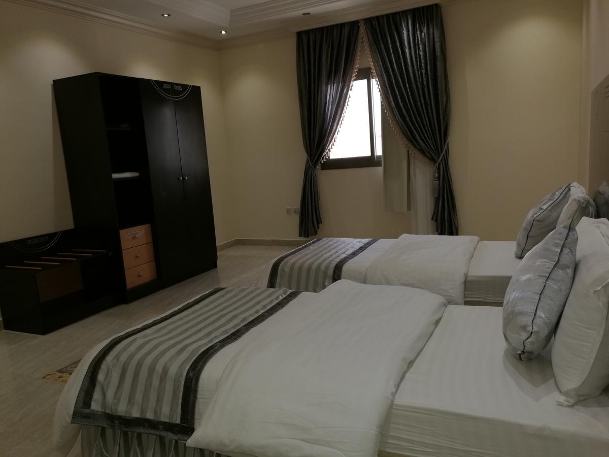 Al Ezzah Palace Hotel Suites เจดดาห์ ภายนอก รูปภาพ