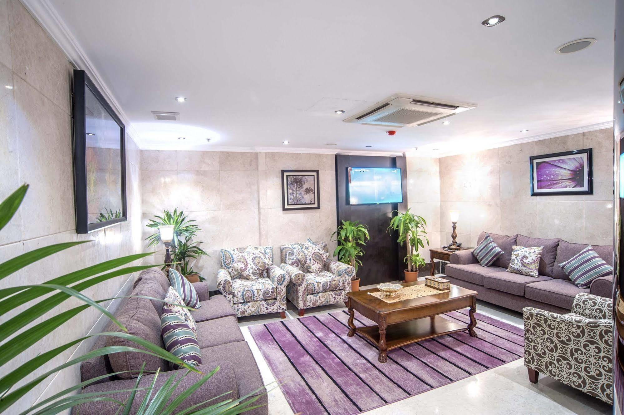 Al Ezzah Palace Hotel Suites เจดดาห์ ภายนอก รูปภาพ